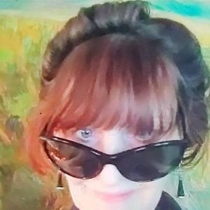 Meet your Posher, Dena